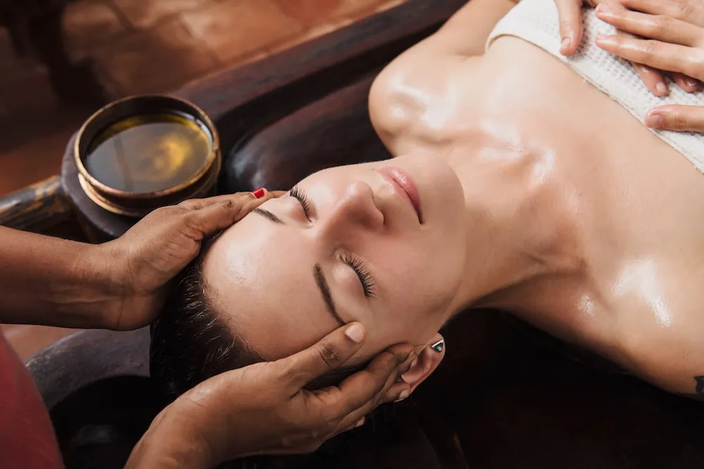 Relaxing Massage (Aroma Oil) Relaxing Massage (Aroma Oil)